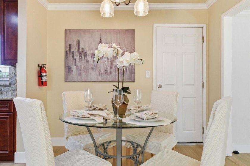Elegance &amp; Convenience in a Prime Location. Rare 8,600+ SF lot - photo 16