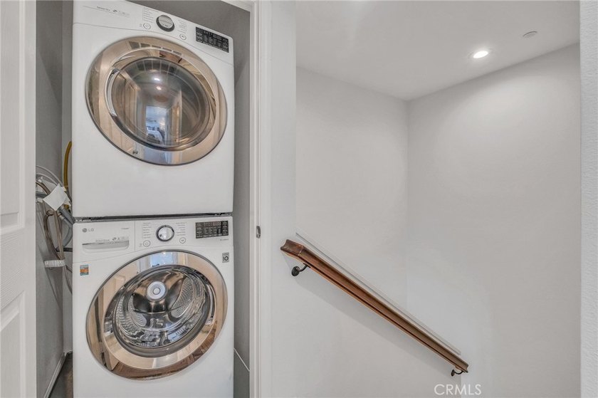 Inviting townhome in the gated Village on Oak community. Walk to - photo 18