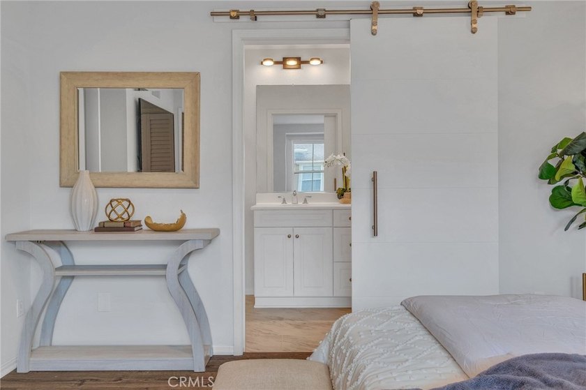 Inviting townhome in the gated Village on Oak community. Walk to - photo 25
