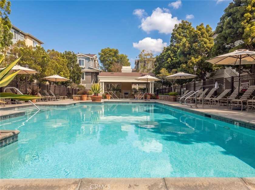 Inviting townhome in the gated Village on Oak community. Walk to - photo 40
