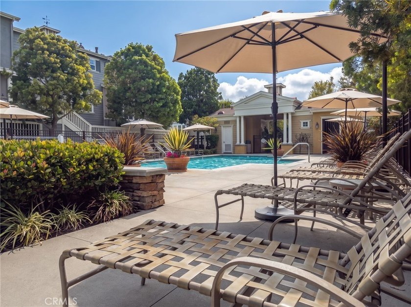 Inviting townhome in the gated Village on Oak community. Walk to - photo 41