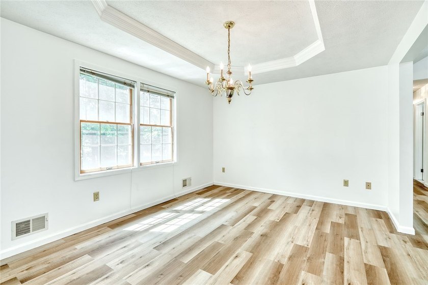 Welcome to 6578 Lakeside Road in Ontario! This 1,752 SF ranch - photo 10