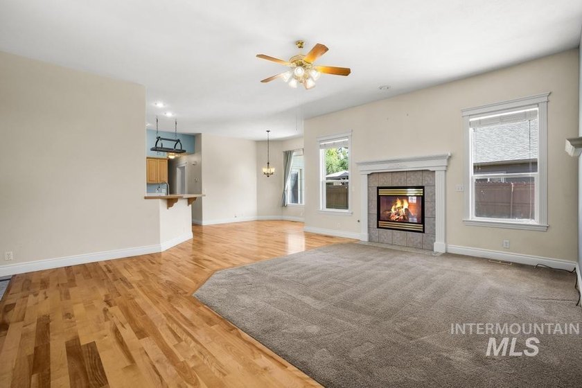 Great Meridian Location just off Franklin and Linder. 4 bedroom - photo 8