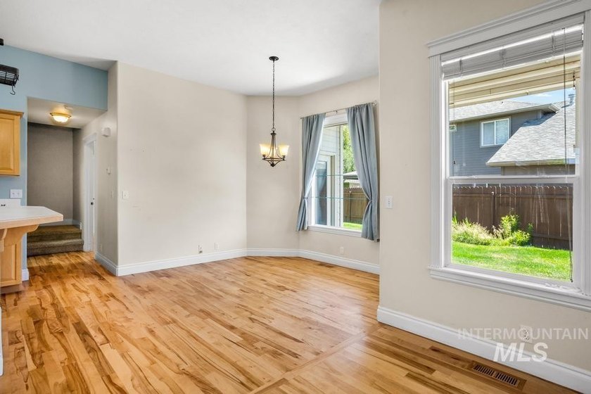 Great Meridian Location just off Franklin and Linder. 4 bedroom - photo 10