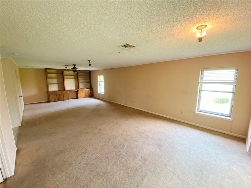 This four-side brick home in Rolling Acres subdivision has a lot - photo 24