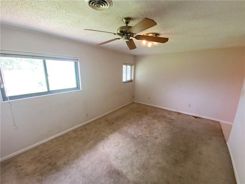 This four-side brick home in Rolling Acres subdivision has a lot - photo 33