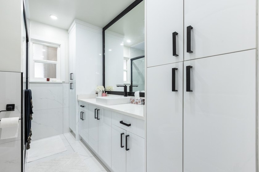 First time on the market and ONE OF A KIND in the neighbourhood! - photo 13