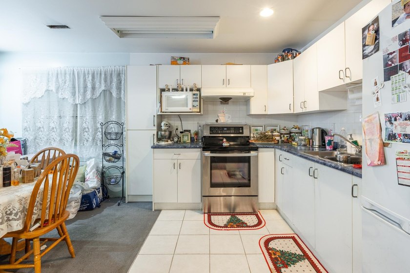 First time on the market and ONE OF A KIND in the neighbourhood! - photo 14