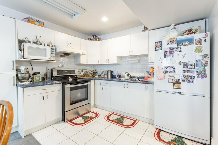 First time on the market and ONE OF A KIND in the neighbourhood! - photo 15