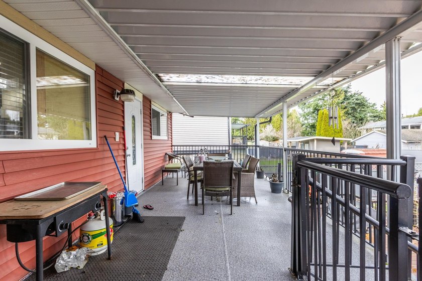 First time on the market and ONE OF A KIND in the neighbourhood! - photo 20