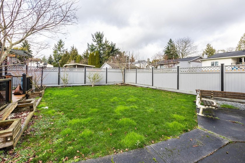 First time on the market and ONE OF A KIND in the neighbourhood! - photo 24