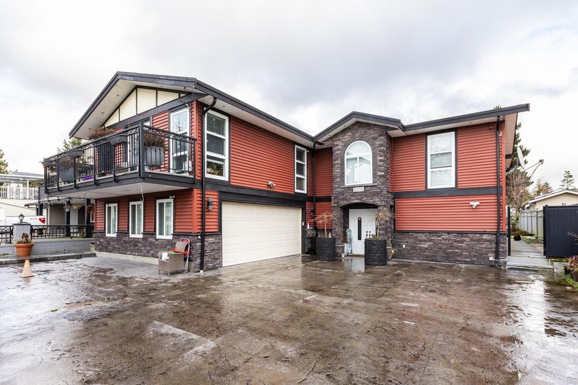 First time on the market and ONE OF A KIND in the neighbourhood! - photo 26