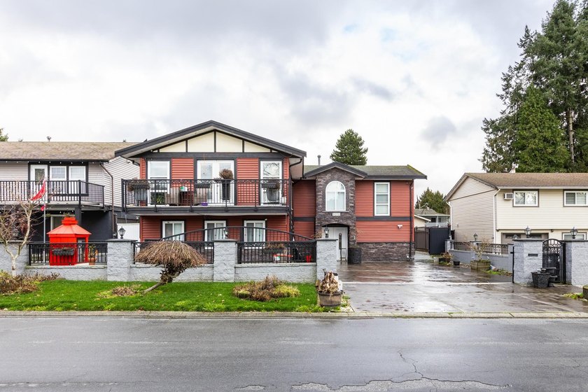 First time on the market and ONE OF A KIND in the neighbourhood! - photo 27