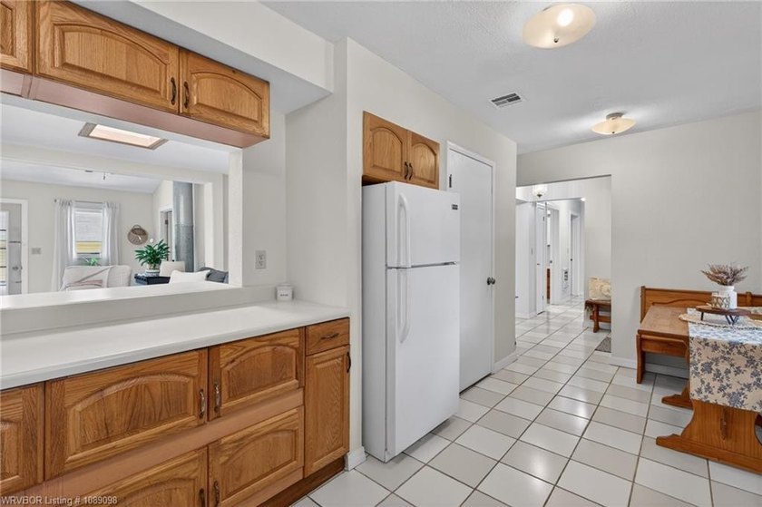 3 bedroom, 2 bath home located in Hackett in the Sebastian Lake - photo 16
