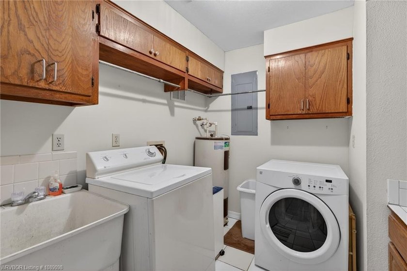 3 bedroom, 2 bath home located in Hackett in the Sebastian Lake - photo 30