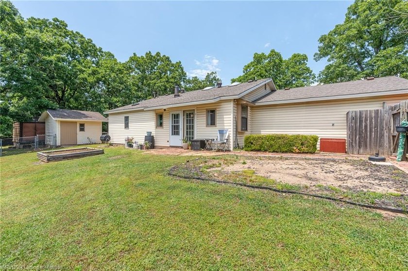 3 bedroom, 2 bath home located in Hackett in the Sebastian Lake - photo 44