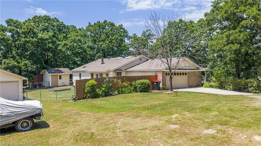 3 bedroom, 2 bath home located in Hackett in the Sebastian Lake - photo 48