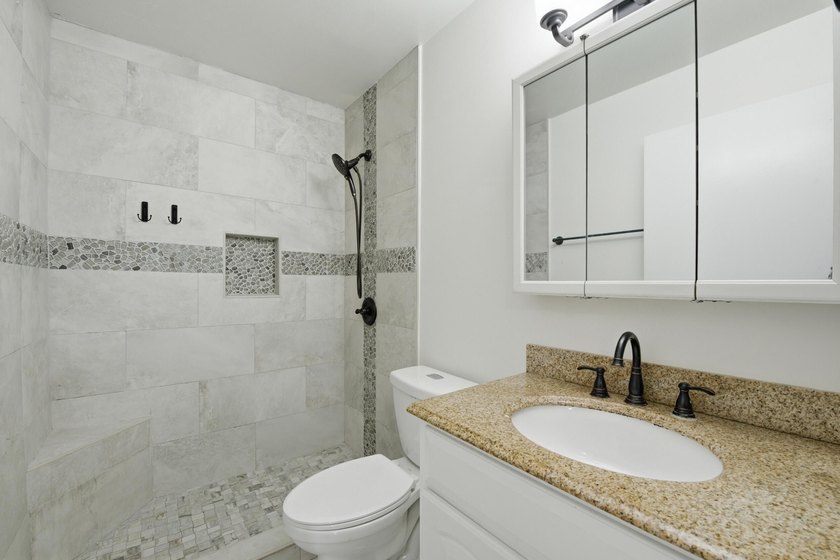 Move right into this beautifully updated 3-bedroom, 2-bath home - photo 15
