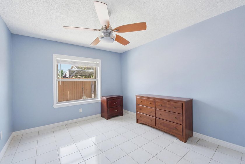 Move right into this beautifully updated 3-bedroom, 2-bath home - photo 18