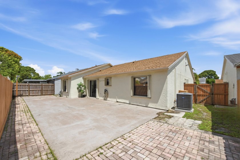 Move right into this beautifully updated 3-bedroom, 2-bath home - photo 20