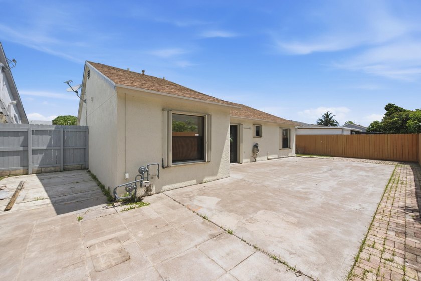 Move right into this beautifully updated 3-bedroom, 2-bath home - photo 22