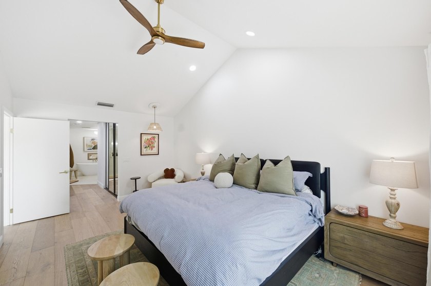 Welcome to this newly renovated Mediterranean/Spanish-style one - photo 12