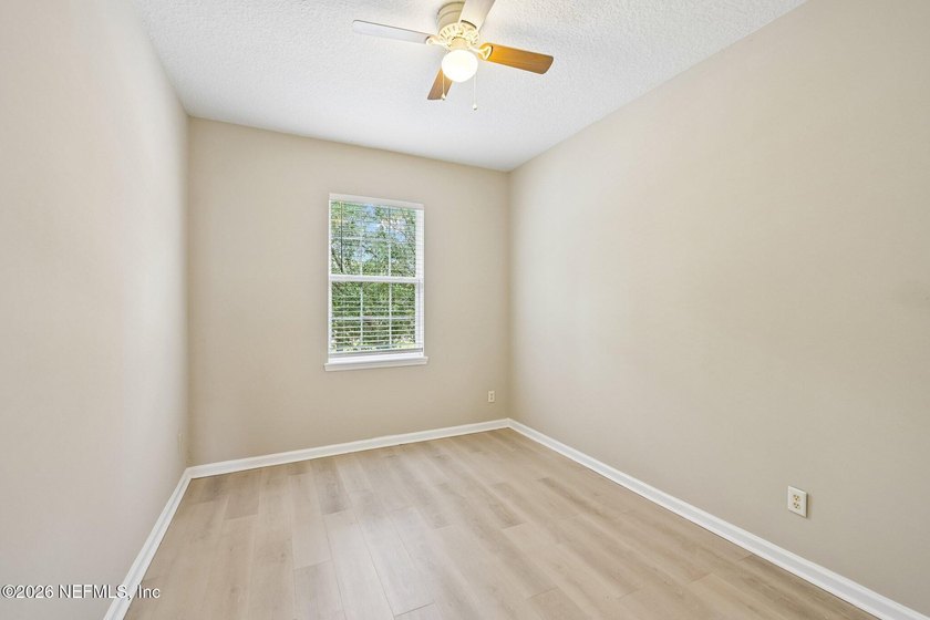 Welcome to this beautiful townhome offering 3 spacious bedrooms - photo 15