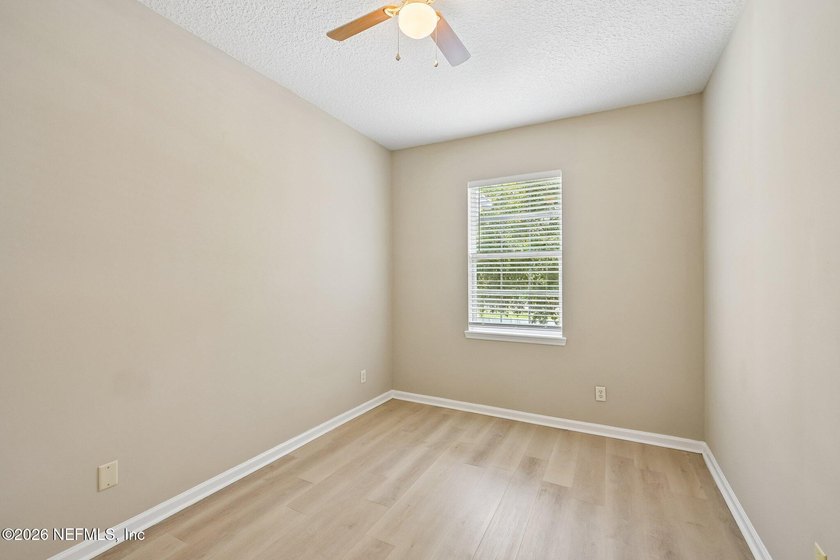 Welcome to this beautiful townhome offering 3 spacious bedrooms - photo 17