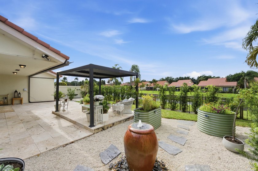 Welcome to this newly renovated Mediterranean/Spanish-style one - photo 18
