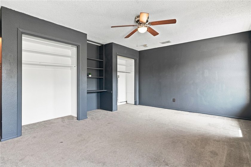 Lovingly cared for over the years, this spacious 2,214 sq ft - photo 24