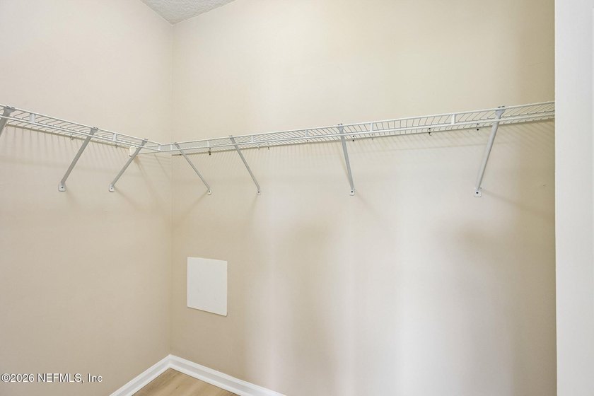 Welcome to this beautiful townhome offering 3 spacious bedrooms - photo 25