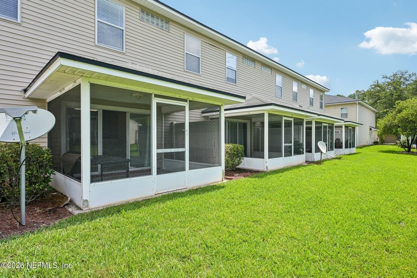 Welcome to this beautiful townhome offering 3 spacious bedrooms - photo 31