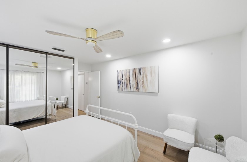 Welcome to this newly renovated Mediterranean/Spanish-style one - photo 40