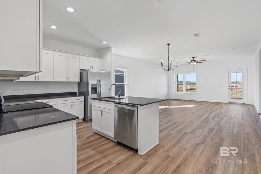 Move in Ready, Gold Fortified, New construction in this first - photo 2