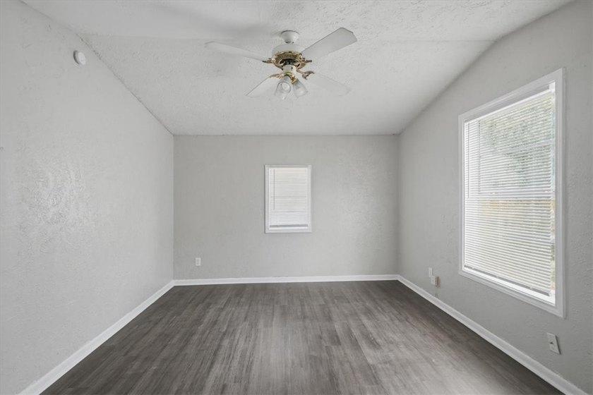 Beautifully updated and move-in ready! This charming home - photo 17