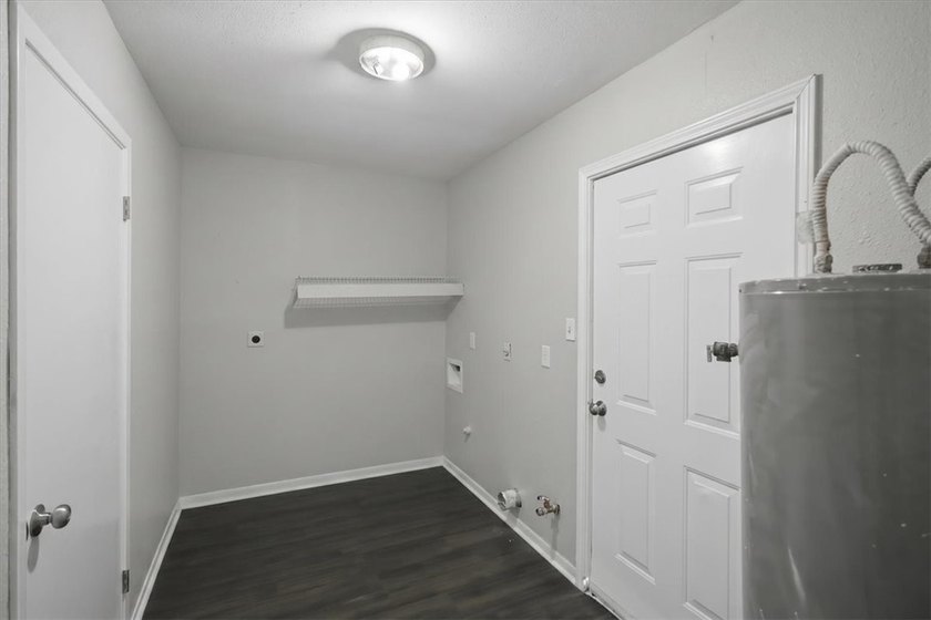 Beautifully updated and move-in ready! This charming home - photo 23
