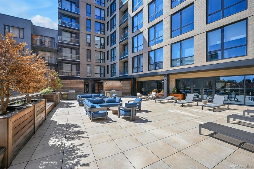Welcome to unit 8D, your new home at the BLVD Condominiums! - photo 23