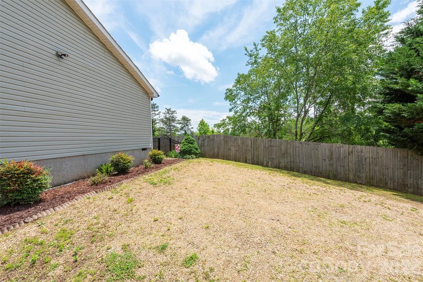 Charming Like-New 1-Level Home In A Country Setting - But Just - photo 36