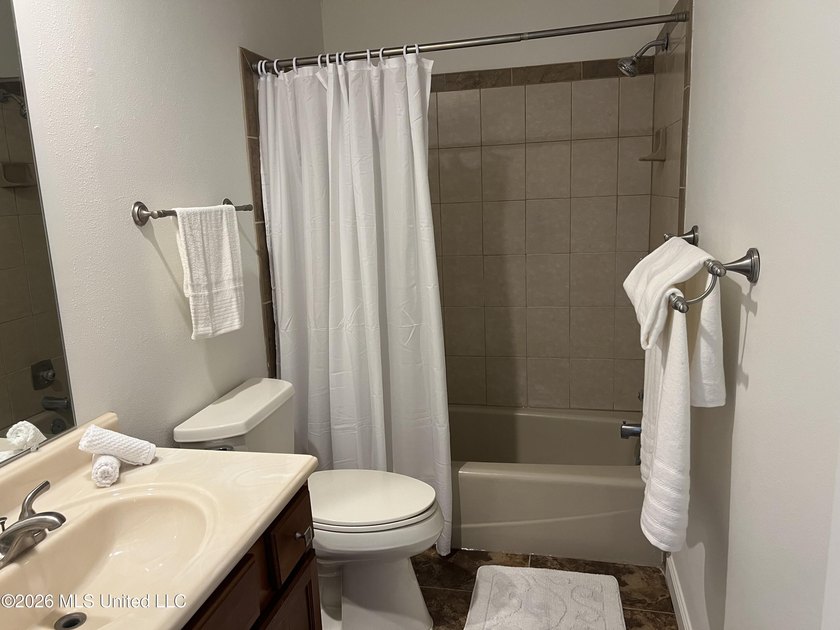 Desirable end unit 2BR/2.5BA townhouse with stylish updates - photo 11