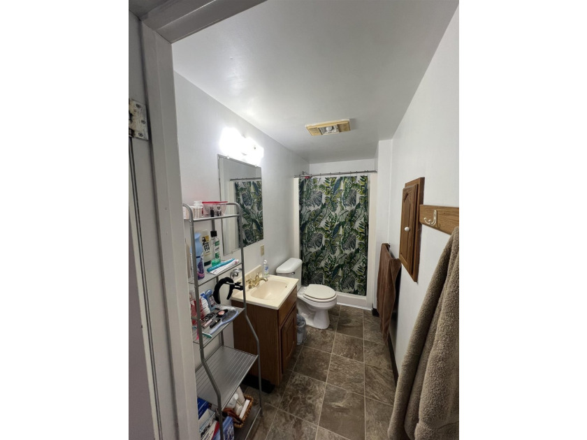 Great investment opportunity in a prime downtown location! This - photo 12