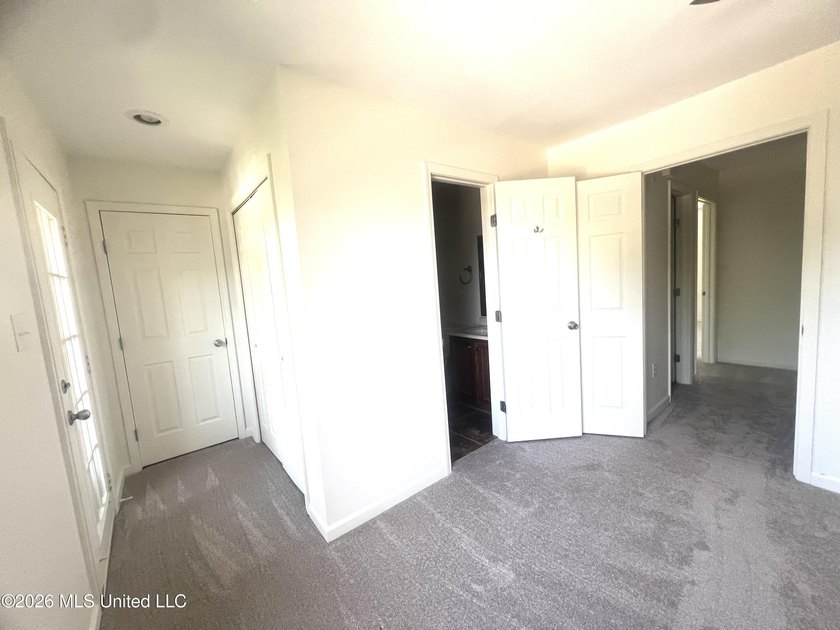 Desirable end unit 2BR/2.5BA townhouse with stylish updates - photo 15