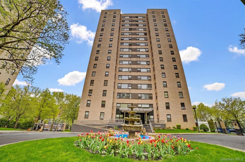 Welcome to 1 Fordham Hill Oval, Apartment #12A - a bright and - photo 4