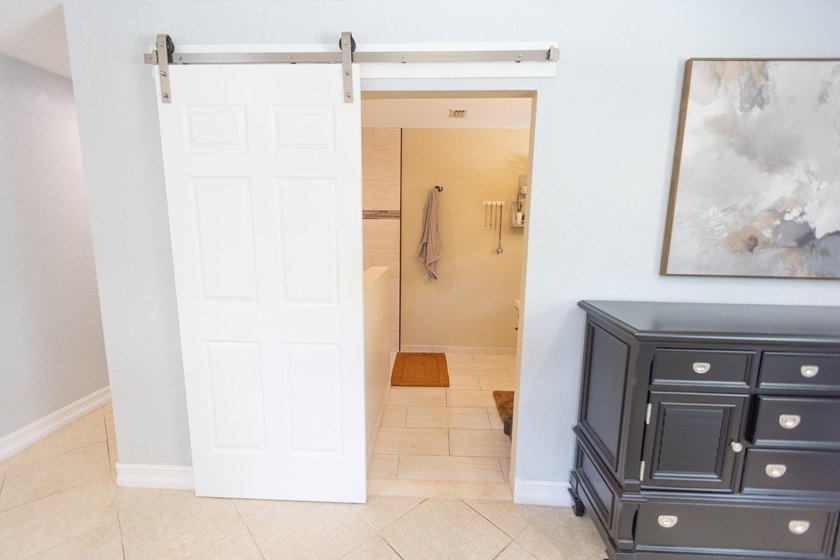Welcome to your private acre retreat in the highly sought after - photo 19