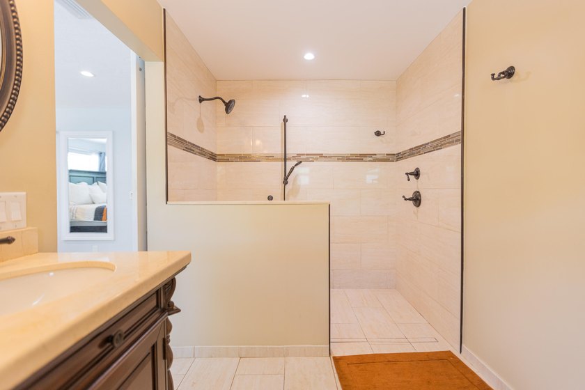 Welcome to your private acre retreat in the highly sought after - photo 21