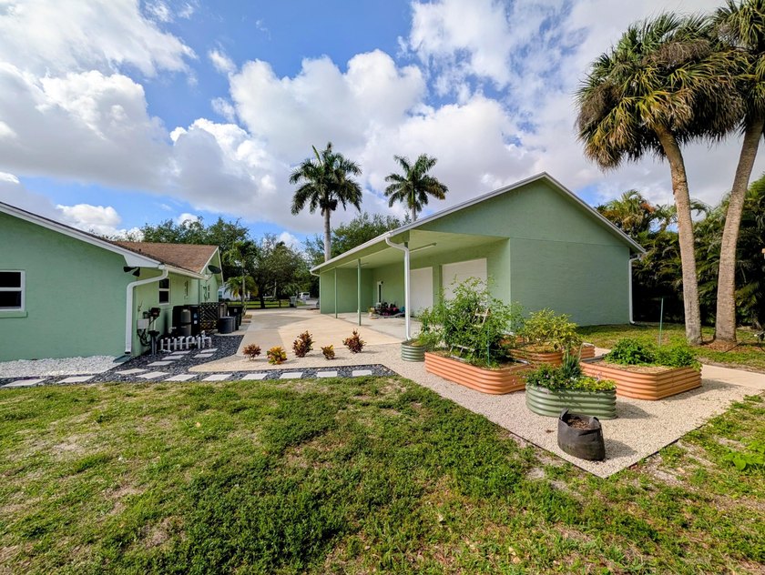 Welcome to your private acre retreat in the highly sought after - photo 44