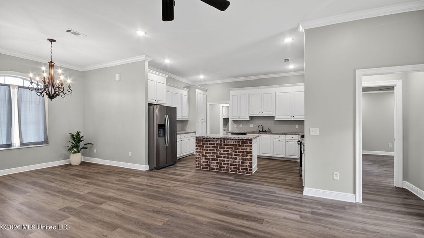 Seller is offering $5000 in buyer closing costs! Like-New Home - photo 12