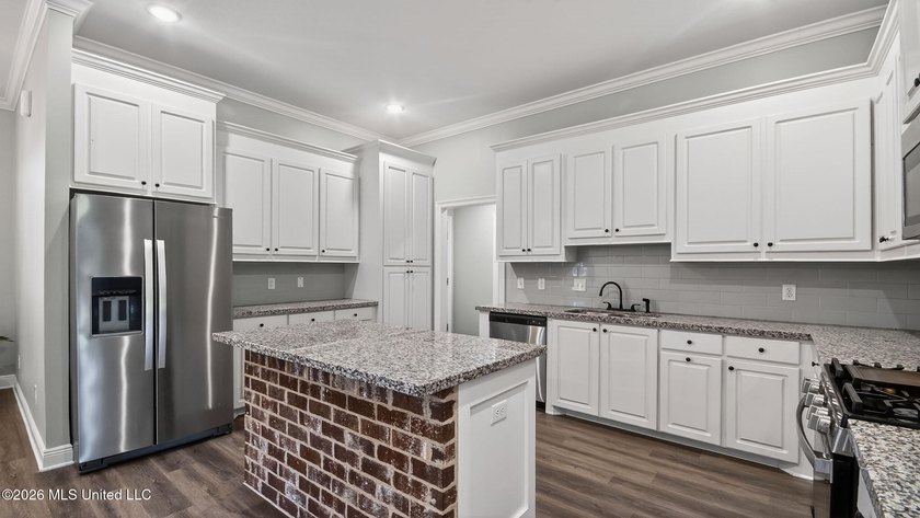 Seller is offering $5000 in buyer closing costs! Like-New Home - photo 14