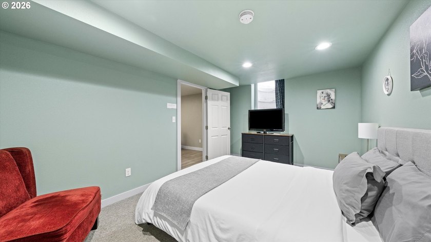 Large home on quiet street, great neighborhood and location with - photo 15