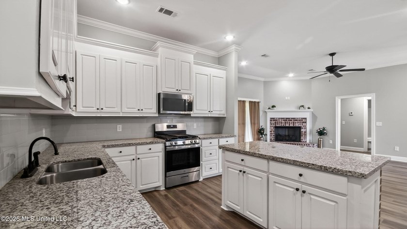 Seller is offering $5000 in buyer closing costs! Like-New Home - photo 16