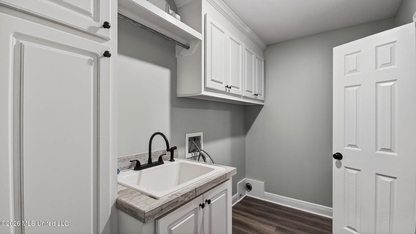 Seller is offering $5000 in buyer closing costs! Like-New Home - photo 17
